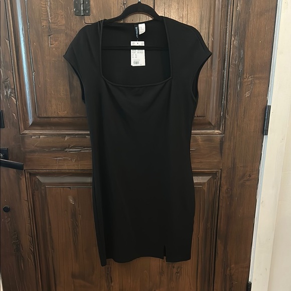 H&M Dresses & Skirts - H&M Black Mini Sheath Dress Scoop Neck Cap Sleeves
